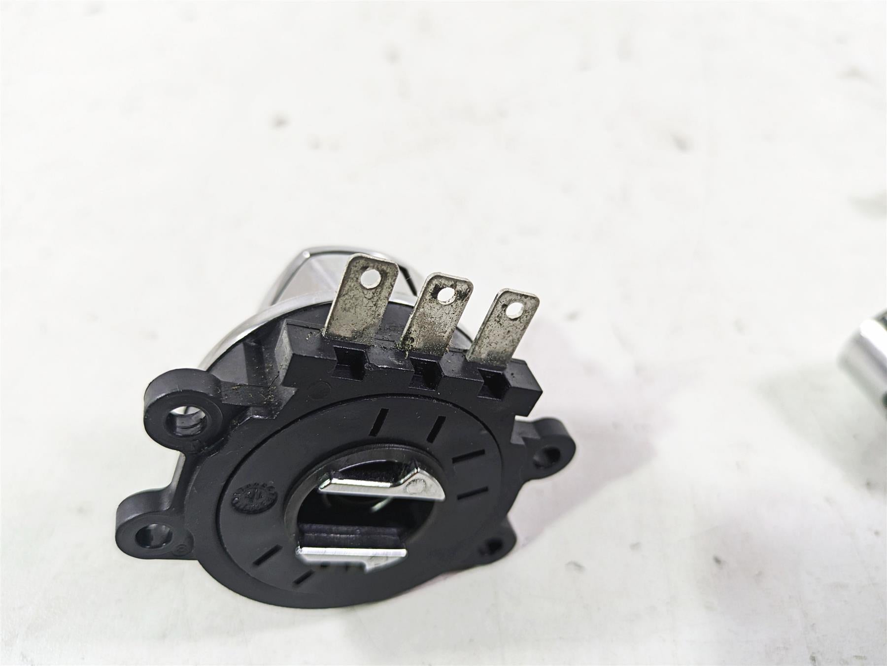 2005 Harley Softail FLSTFSE CVO Fat Boy Ignition Switch Key Lock Set 71450-04 {{ shop.shopifyCountryName }} - Mototech271