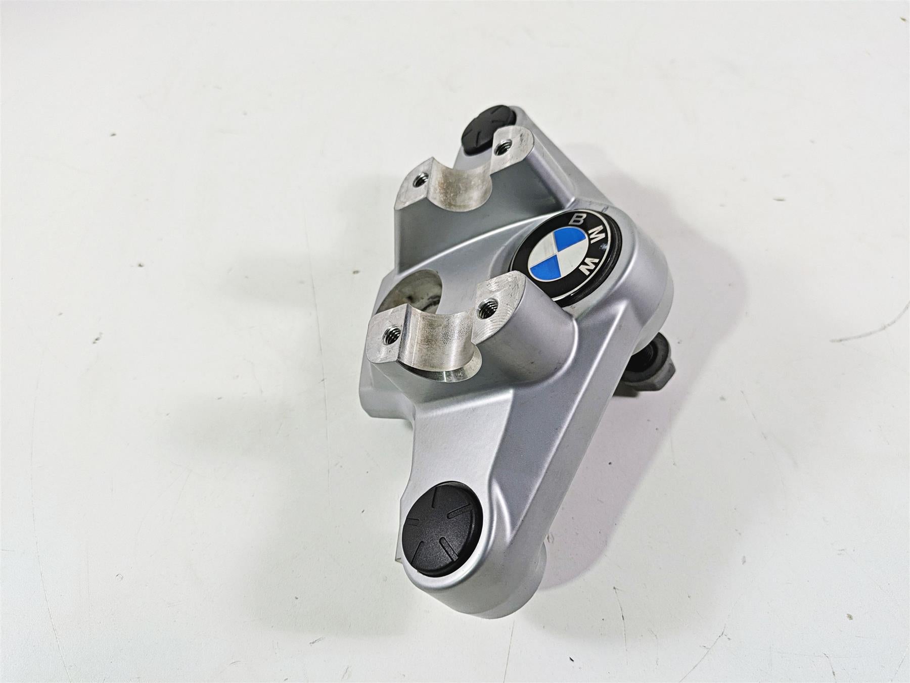 2012 BMW R1200R K27 Upper Triple Tree Steering Clamp 31427727249 7728078 {{ shop.shopifyCountryName }} - Mototech271