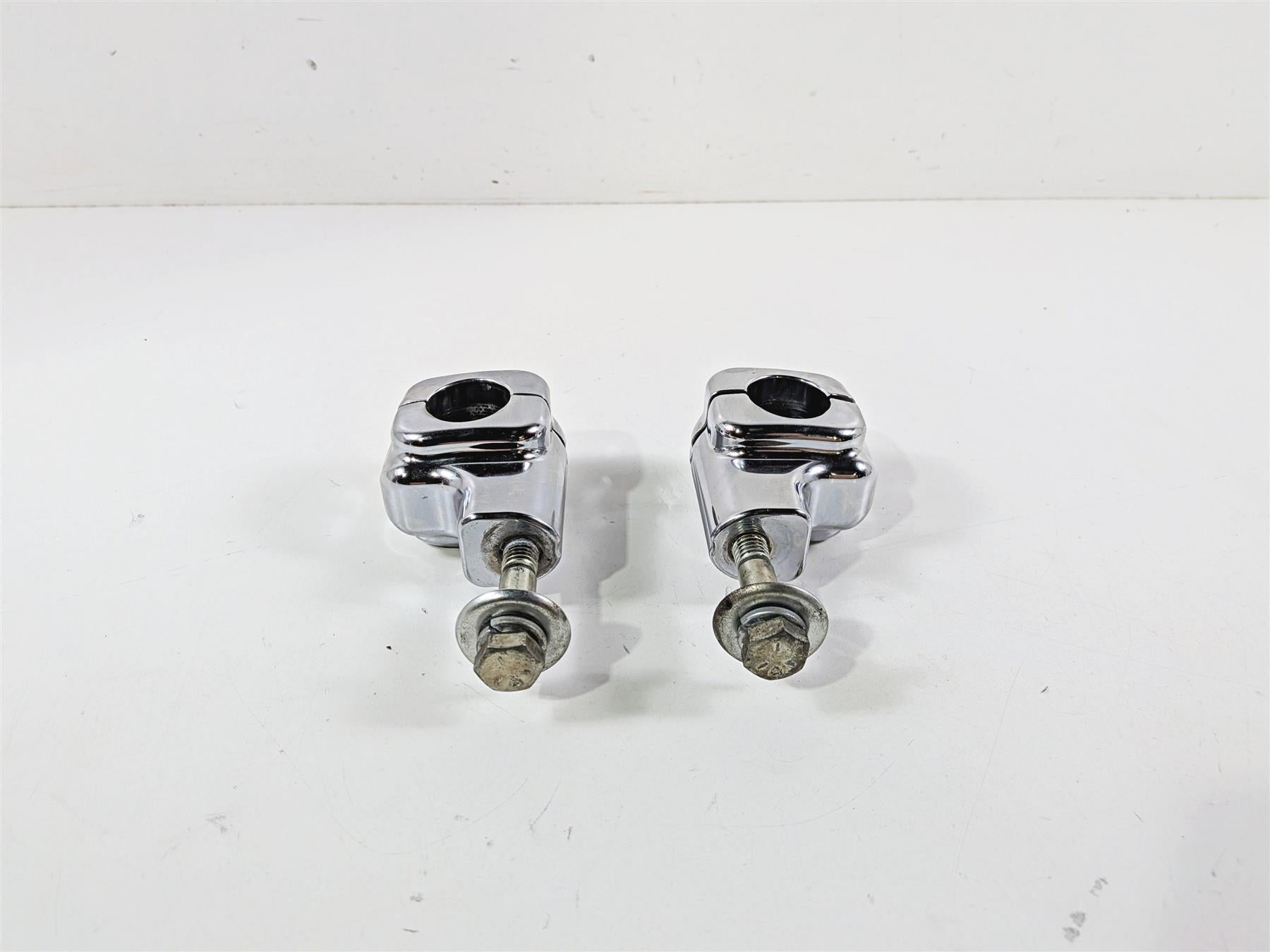 2012 Harley Softail FLSTF Fat Boy Handlebar Clamp Riser Holder 56887-07 {{ shop.shopifyCountryName }} - Mototech271