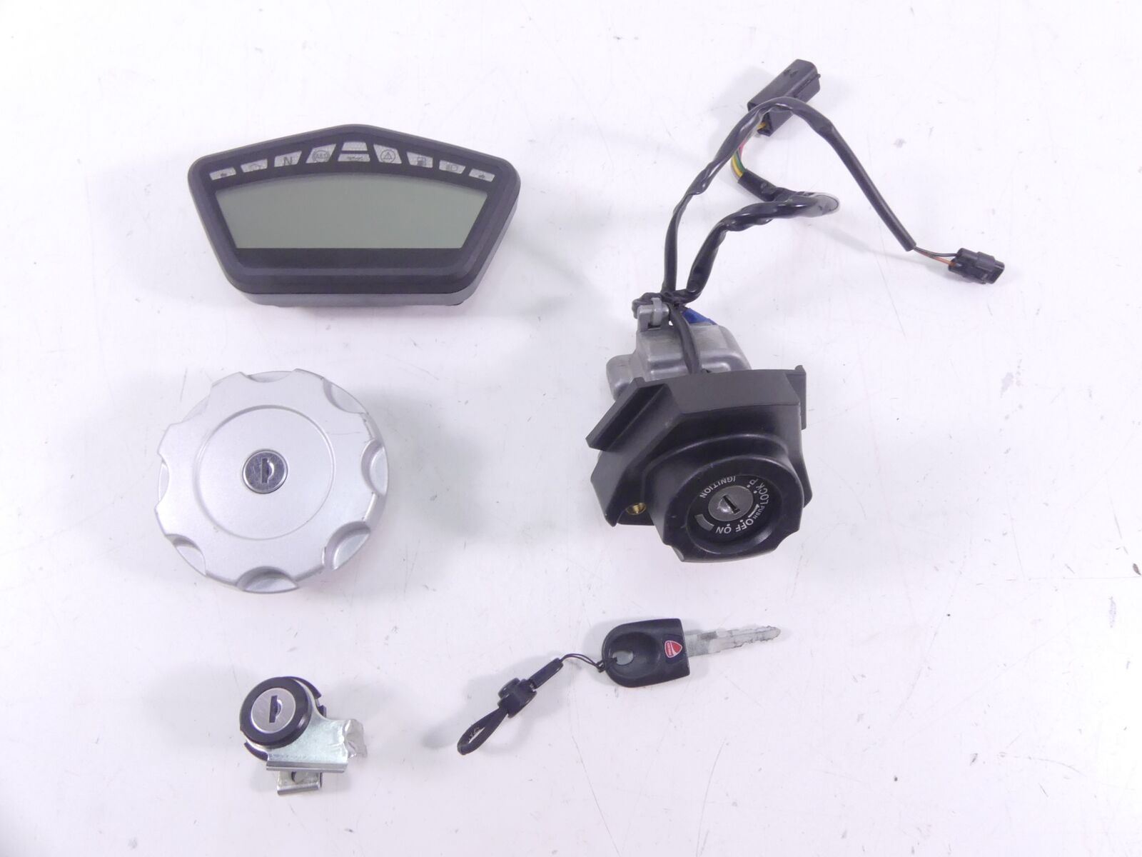 2016 Ducati Hypermotard 939SP Speedometer 11K Ignition Switch Key Set 40611222B {{ shop.shopifyCountryName }} - Mototech271