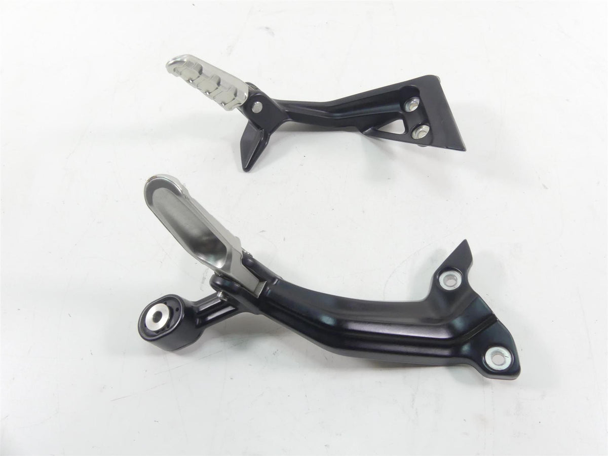 2022 Indian FTR1200 S Rear Passenger Footpeg Foot Peg Bracket Set 1024090 {{ shop.shopifyCountryName }} - Mototech271