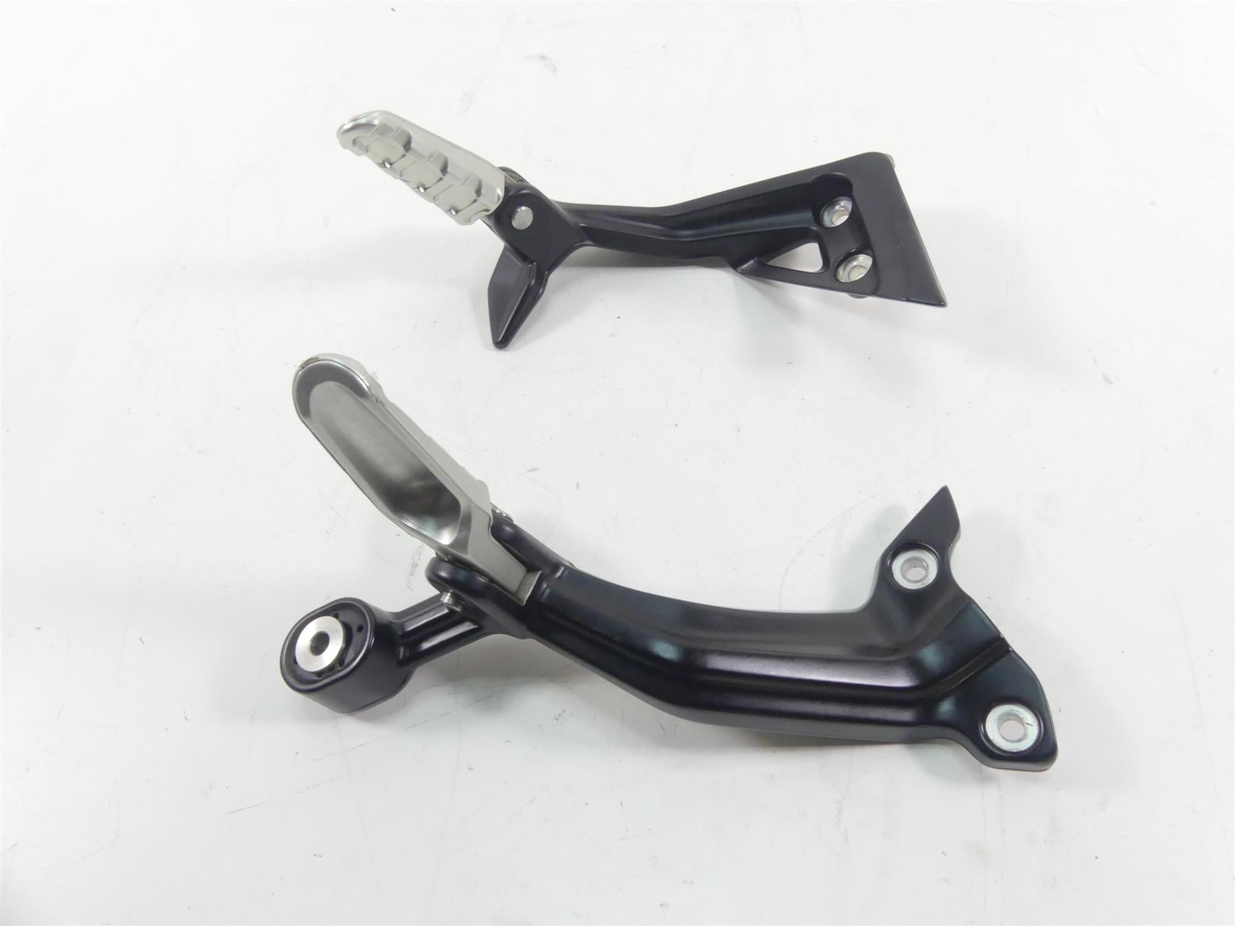 2022 Indian FTR1200 S Rear Passenger Footpeg Foot Peg Bracket Set 1024090 {{ shop.shopifyCountryName }} - Mototech271