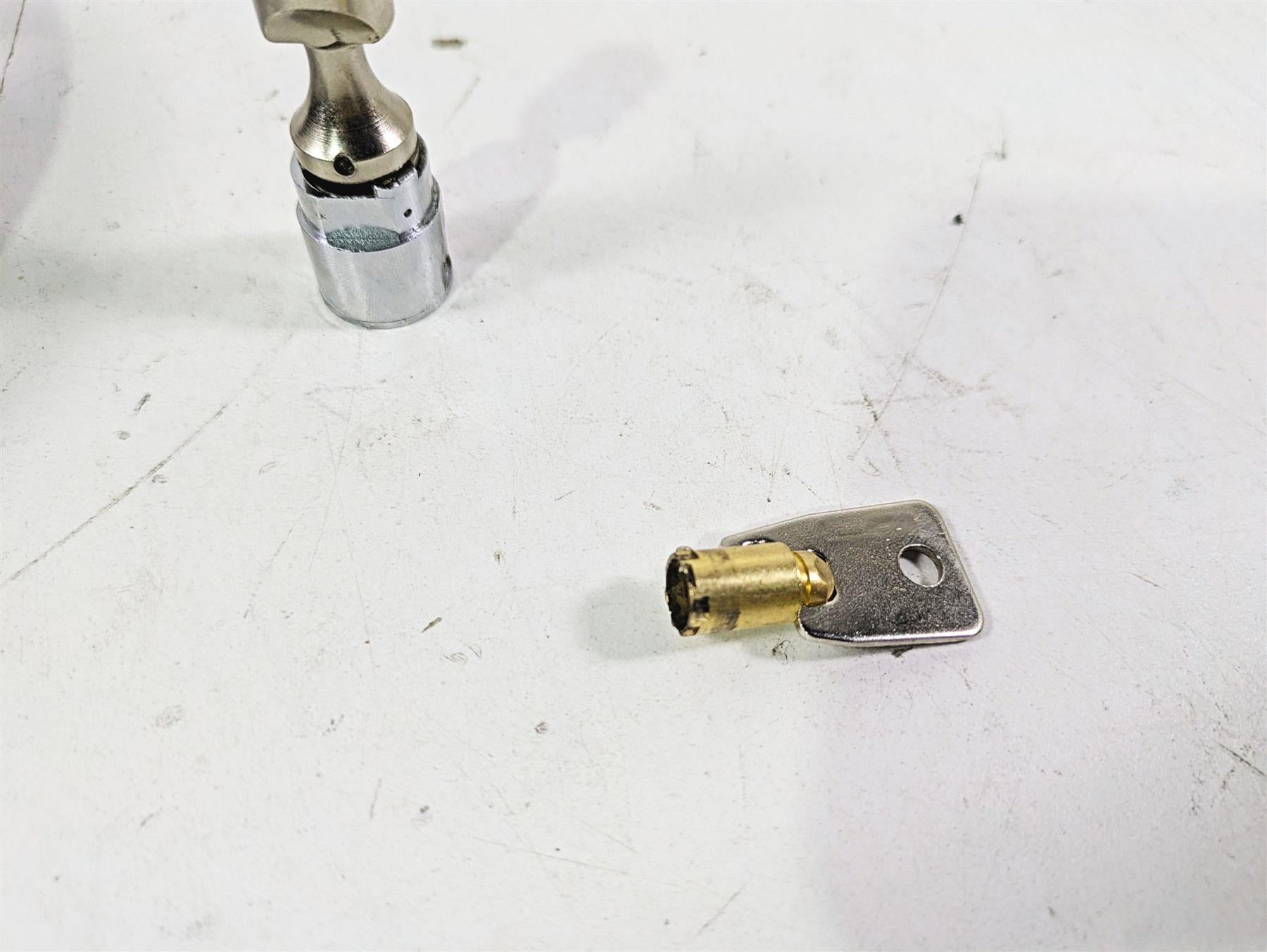2009 Harley FXCWC Softail Rocker Ignition Switch Key Lock Set 71792-08 {{ shop.shopifyCountryName }} - Mototech271