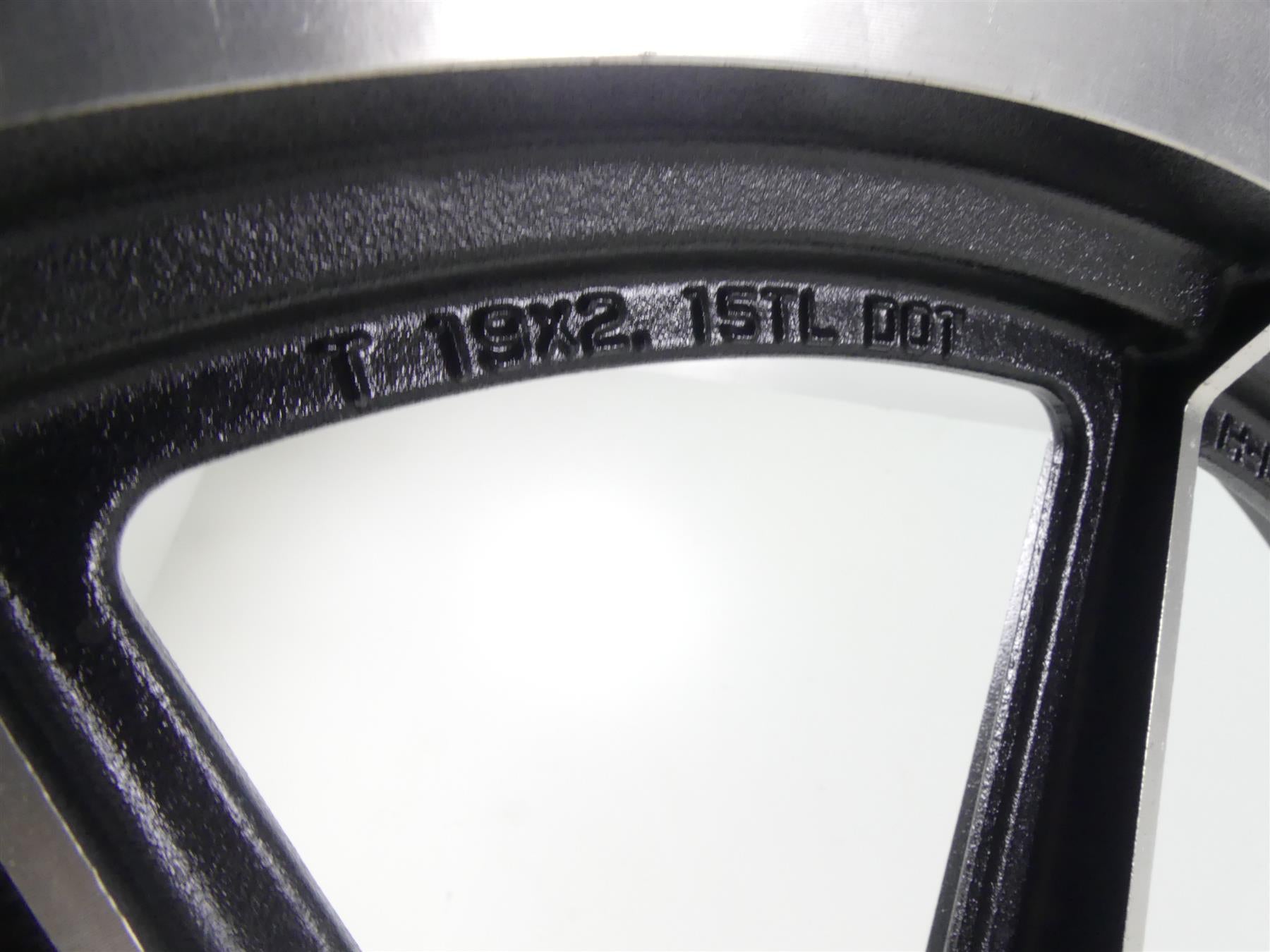 1993 Harley Dyna FXDL Low Rider Front 9 Spoke Cast Wheel Rim 19x2.15 43499-84 {{ shop.shopifyCountryName }} - Mototech271