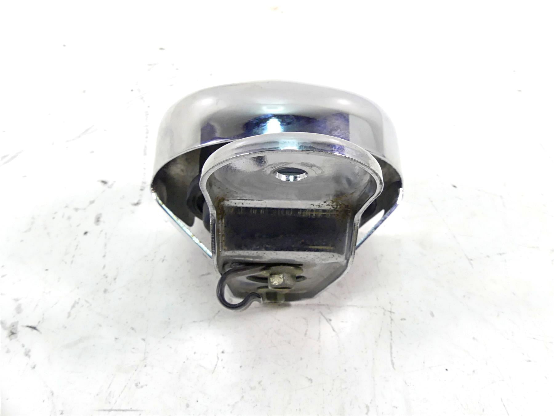 2006 Harley Softail FXSTSI Springer Horn & Chrome Cover 61300478A 69060-90H {{ shop.shopifyCountryName }} - Mototech271