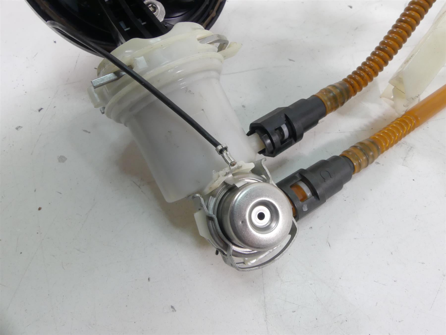 2013 Harley Touring FLHX Street Glide Fuel Gas Petrol Pump 62908-08 75069-08C {{ shop.shopifyCountryName }} - Mototech271