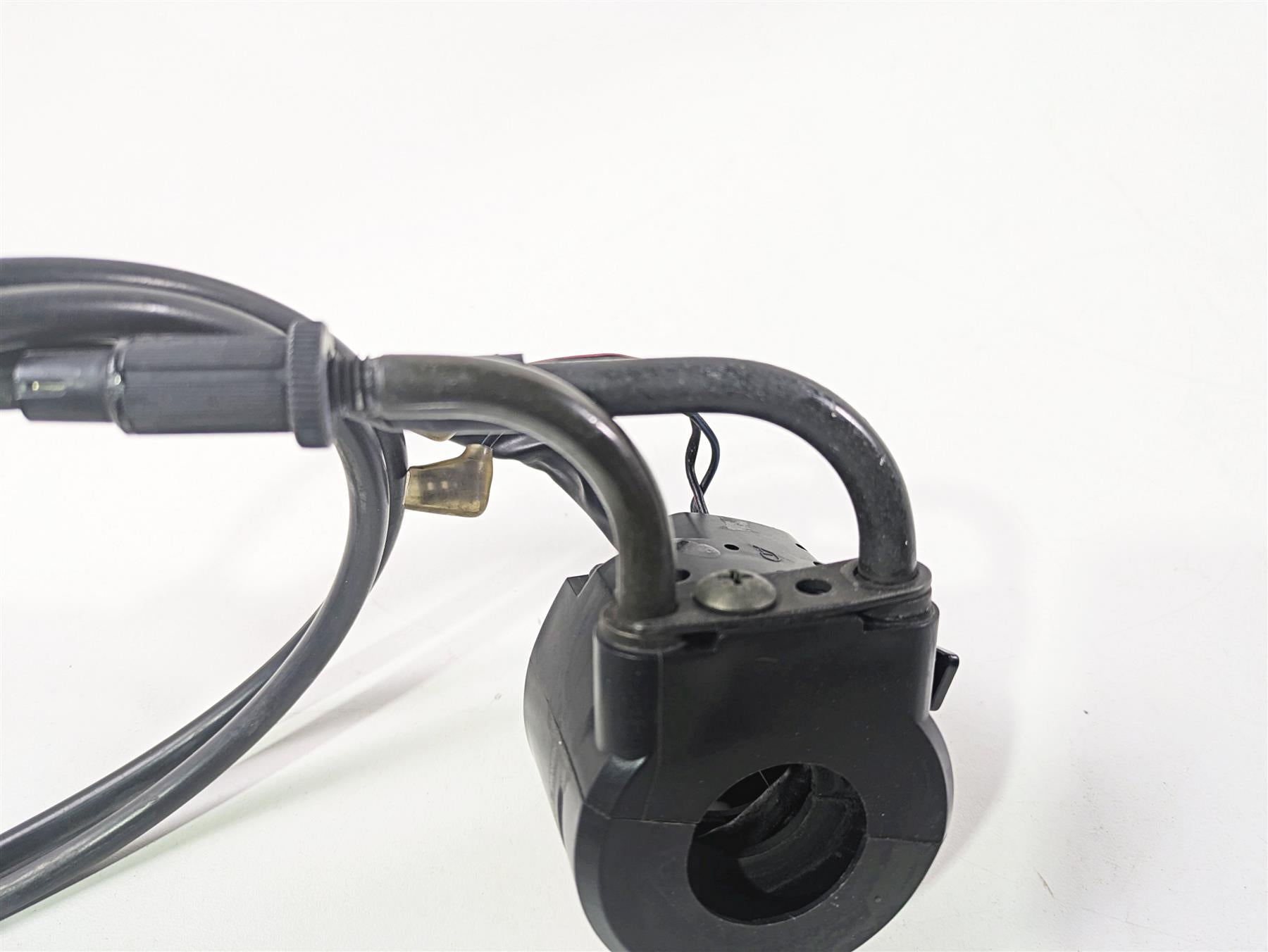 2006 Suzuki GSXR1000 K6 Right Hand Control Switch & Throttle Cables 37200-41G80 {{ shop.shopifyCountryName }} - Mototech271