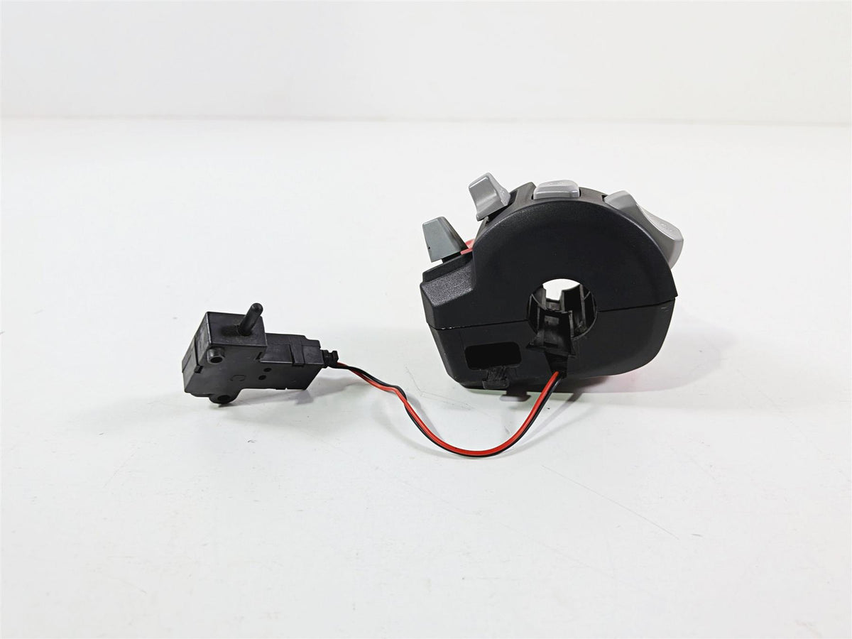 2019 Triumph Speed Triple RS 1050 Left Hand Control Switch Cruise T2044781 {{ shop.shopifyCountryName }} - Mototech271