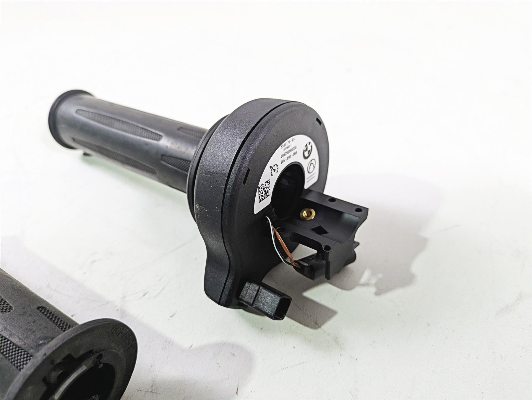 2021 BMW R1250GS K51 Adv Heated Hand Grip Handle Set Cruise READ 61318552124 {{ shop.shopifyCountryName }} - Mototech271