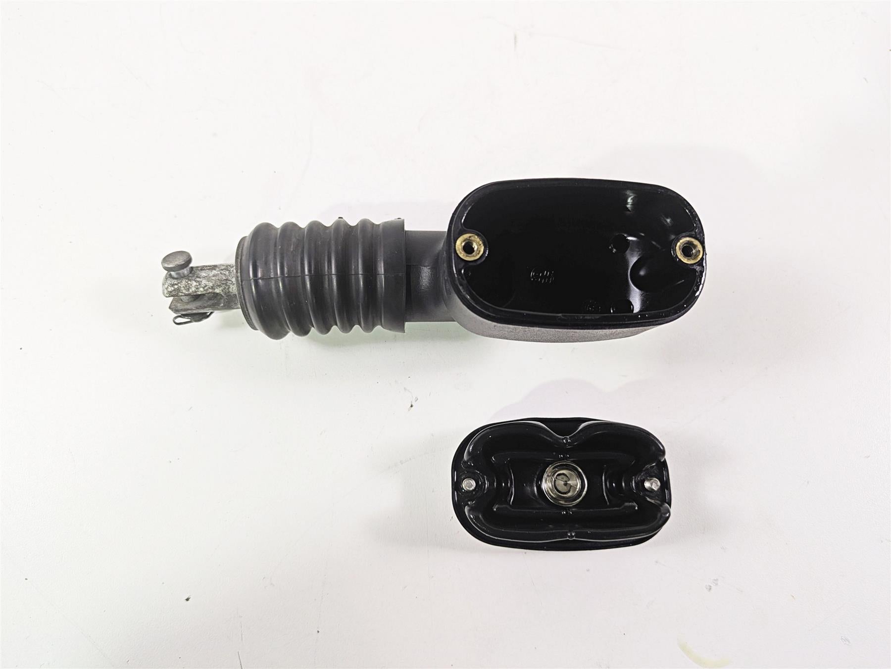 2007 Harley Touring FLHRSE CVO Road King Rear Brake Master Cylinder 46425-05A {{ shop.shopifyCountryName }} - Mototech271