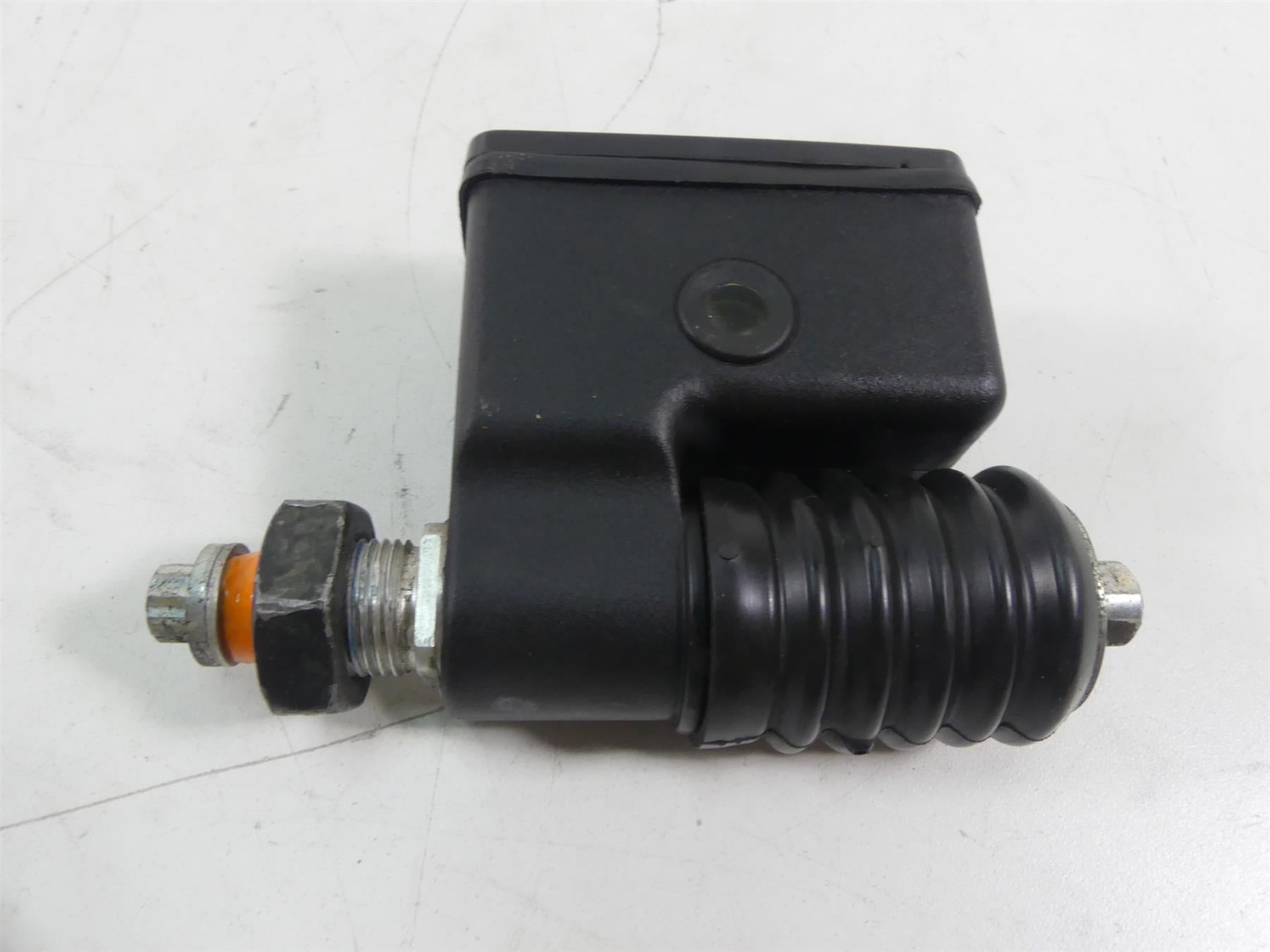 2005 Harley FXDWGI Dyna Wide Glide Rear Brake Master Cylinder 42474-90C