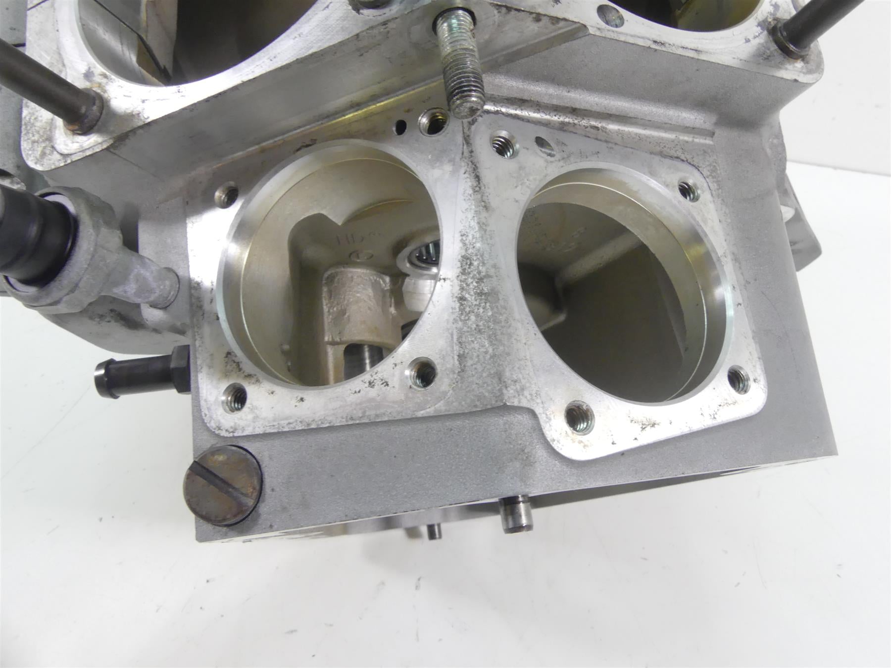 2000 Harley Dyna FXR4 CVO Super Glide Crankcase Engine Crank Case Set 24563-95 {{ shop.shopifyCountryName }} - Mototech271