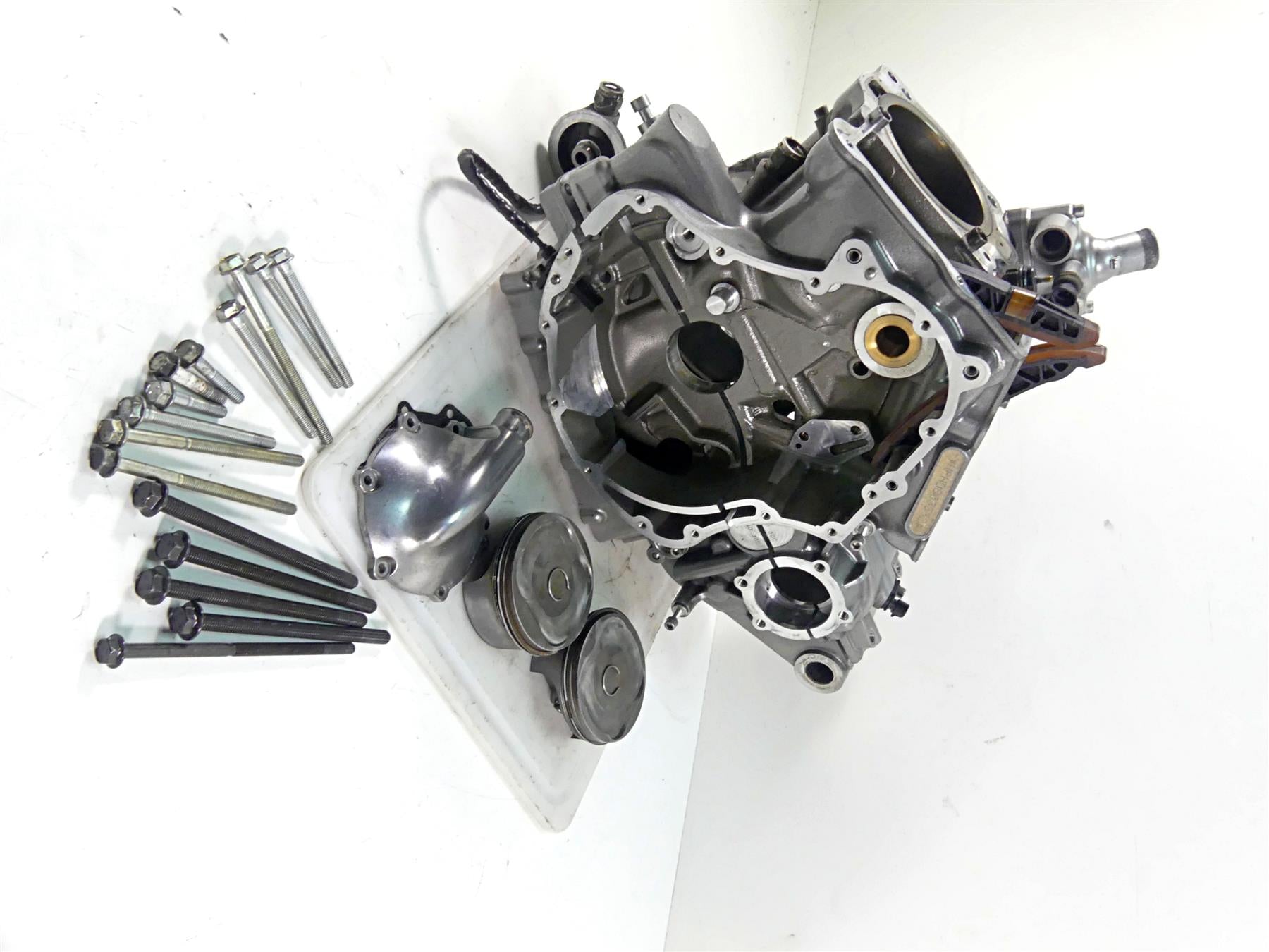 2013 Harley VRSCF Muscle Vrod Engine Motor Crank Case & Piston Set 24457-09K {{ shop.shopifyCountryName }} - Mototech271