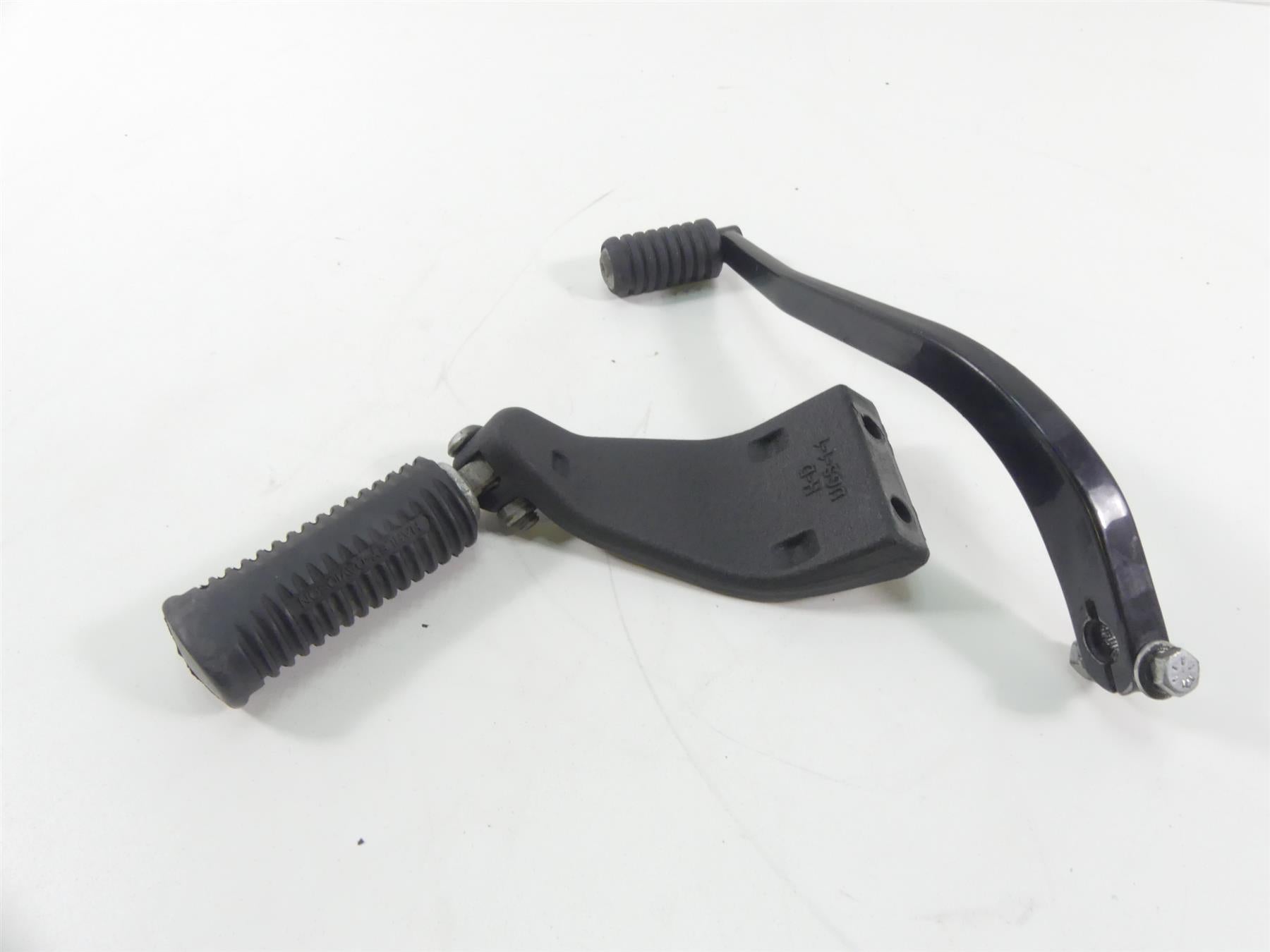 2017 Harley Dyna FXDB Street Bob Front Left Mid Foot Peg & Shifter 50667-07 {{ shop.shopifyCountryName }} - Mototech271