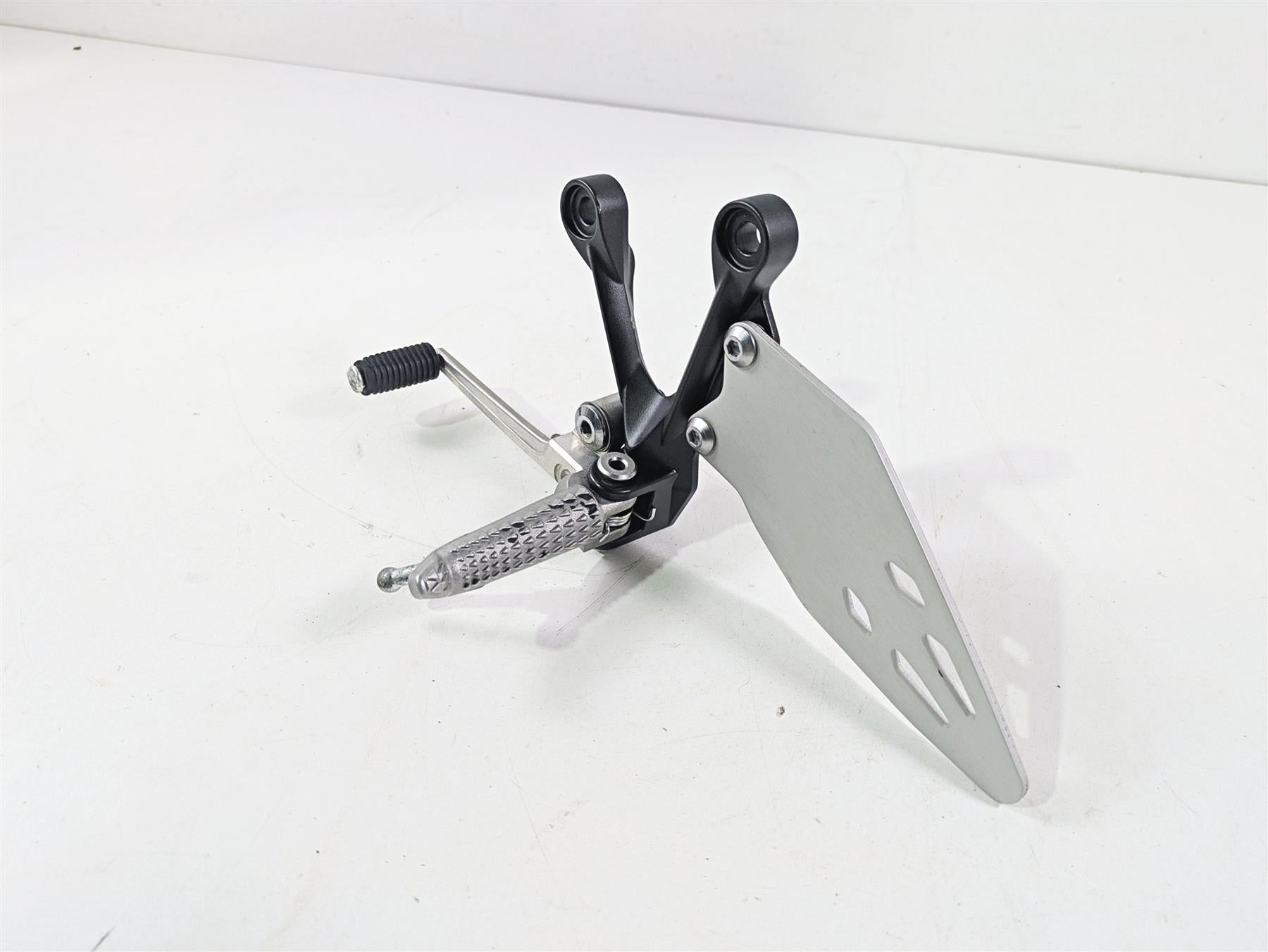 2024 Kawasaki ZX6R ZX636 Ninja Left Footpeg Foot Peg Shifter Set 35063-0160-18R {{ shop.shopifyCountryName }} - Mototech271