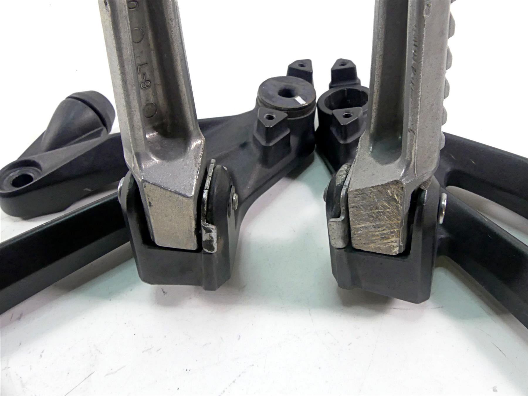2017 Kawasaki ZX1400 ZX14R Ninja Rear Passenger Footpeg Bracket Set 35063-0782 {{ shop.shopifyCountryName }} - Mototech271