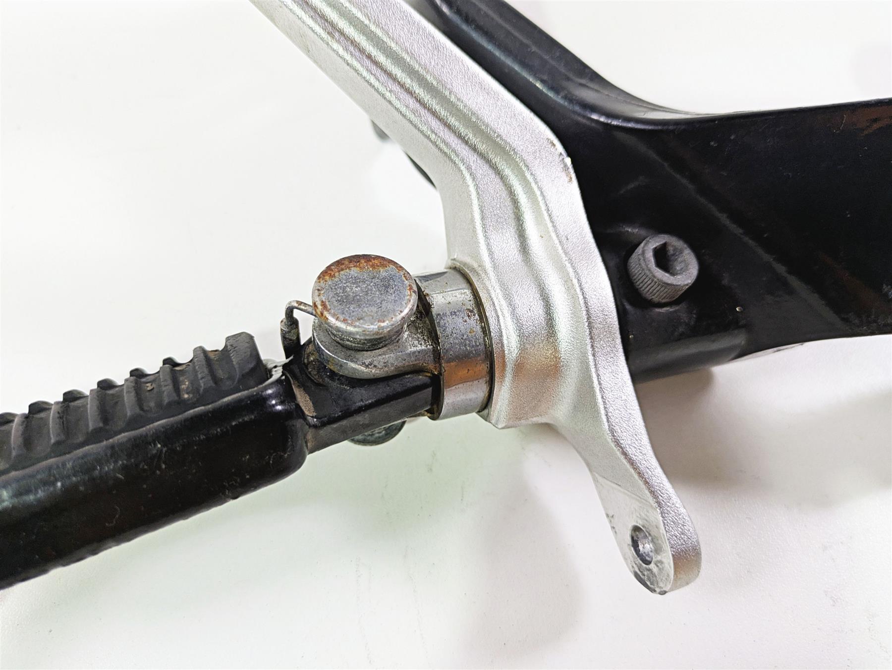 2009 Harley XR1200 Sportster Right Footpeg & Brake Pedal Set 51045-08 {{ shop.shopifyCountryName }} - Mototech271