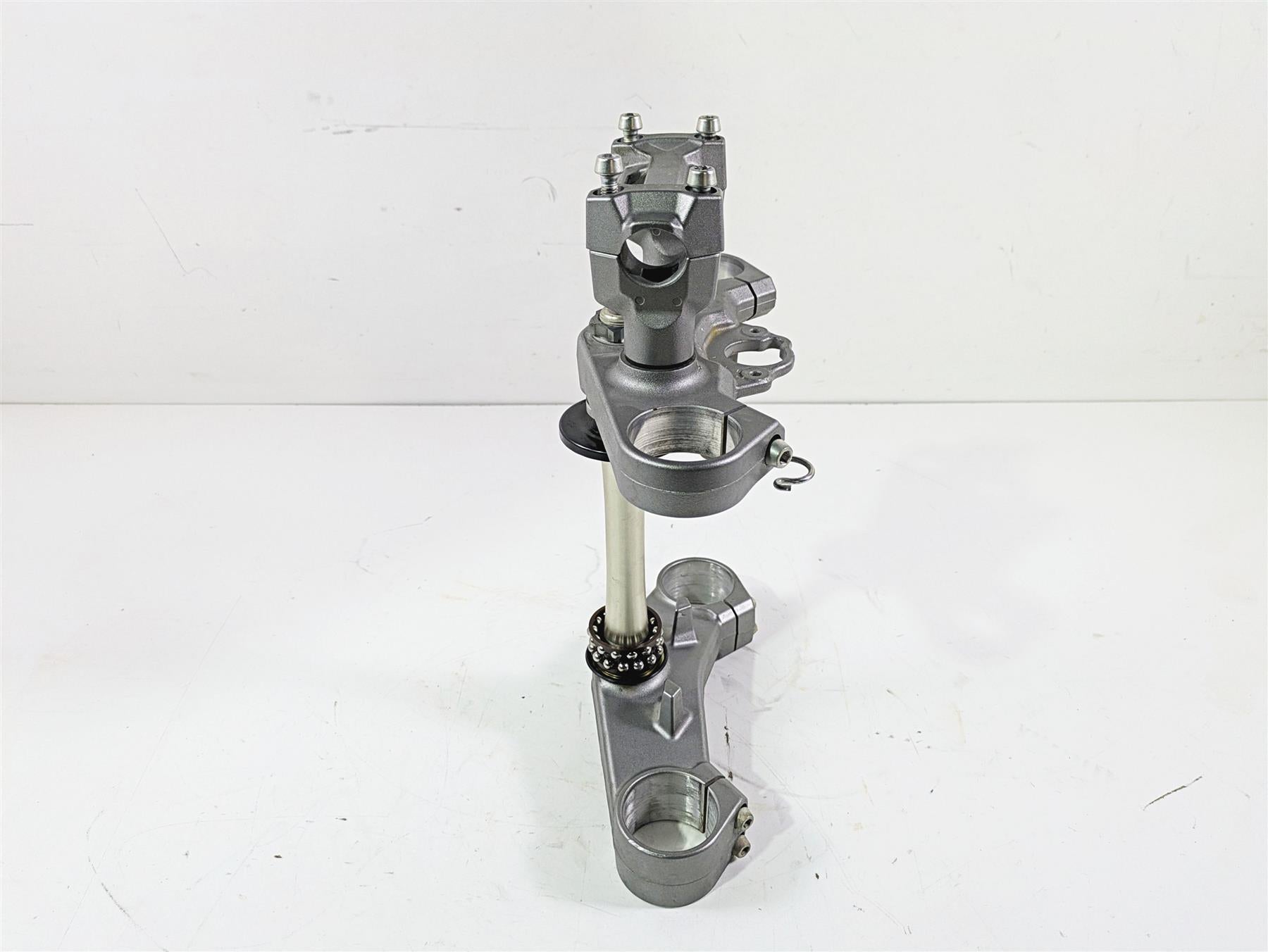 2020 Suzuki V-Strom 1050 XT Upper Lower Triple Tree Set - Read 51310-06L00-QSC {{ shop.shopifyCountryName }} - Mototech271