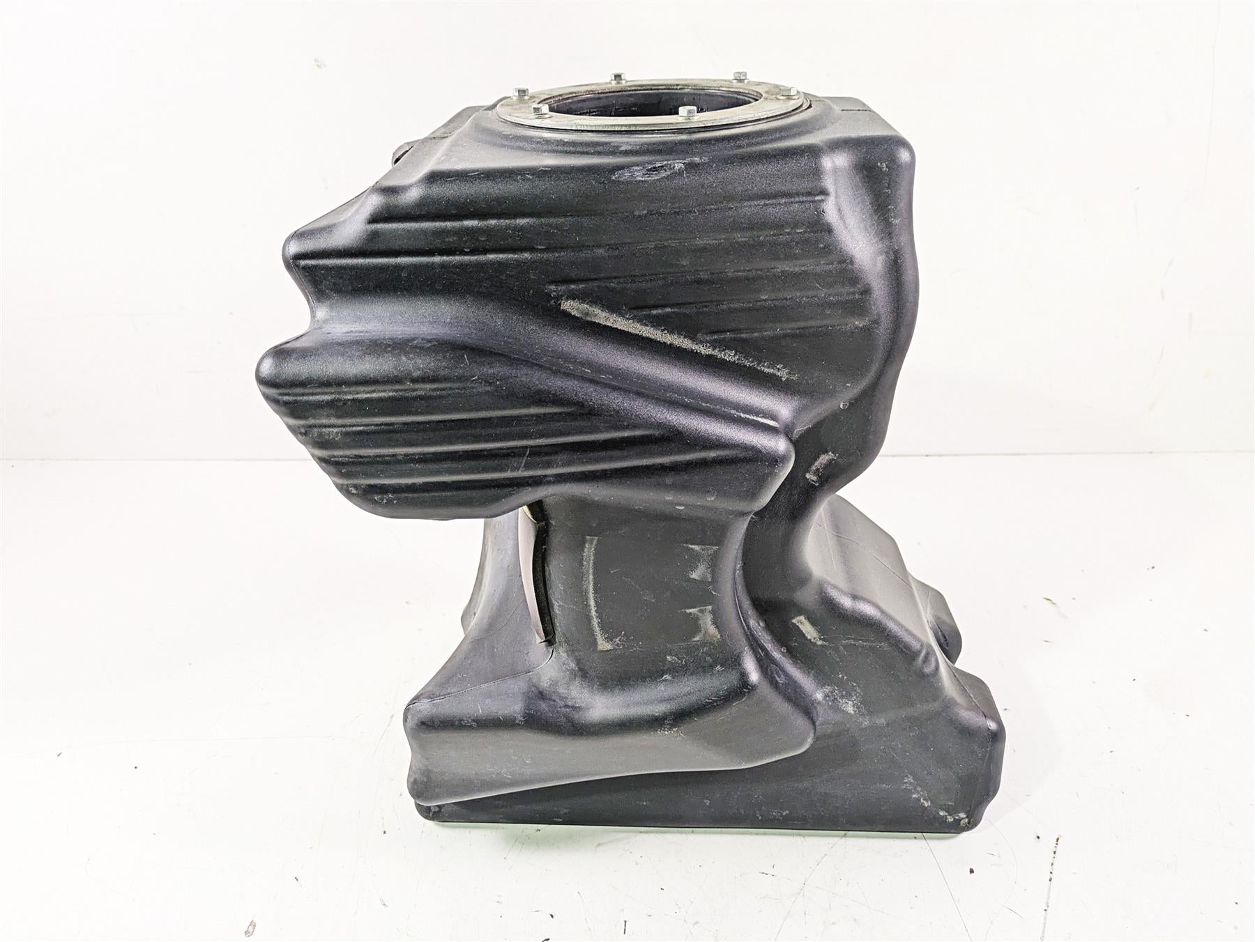 2012 Harley VRSCF Muscle V Rod Plastic Fuel Gas Petrol Tank 61328-07A 62921-07A {{ shop.shopifyCountryName }} - Mototech271
