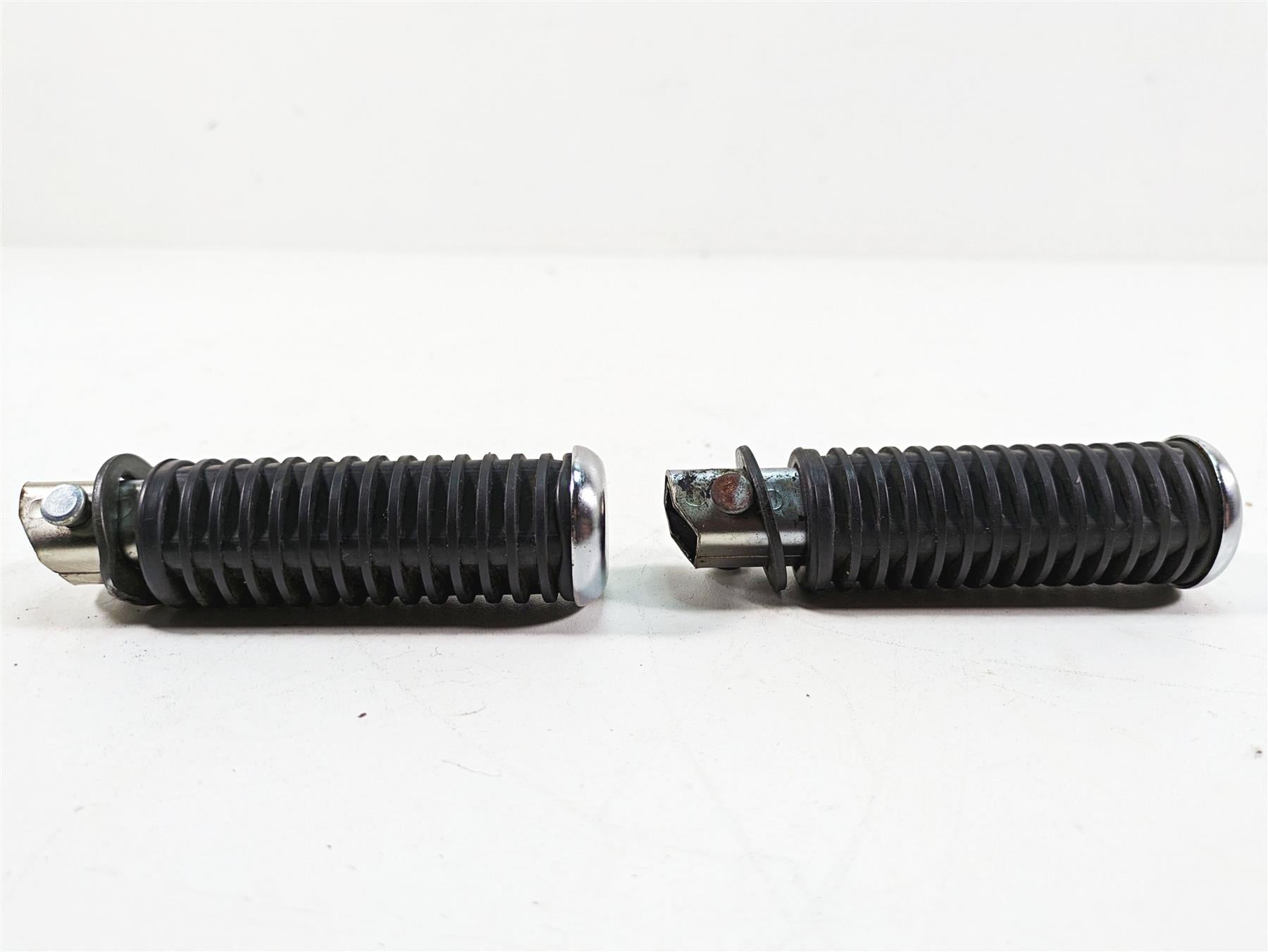 2006 Honda V-Twin VTX1300 R Rear Passenger Pillion Foot Peg Set 50715-MN0-000 {{ shop.shopifyCountryName }} - Mototech271