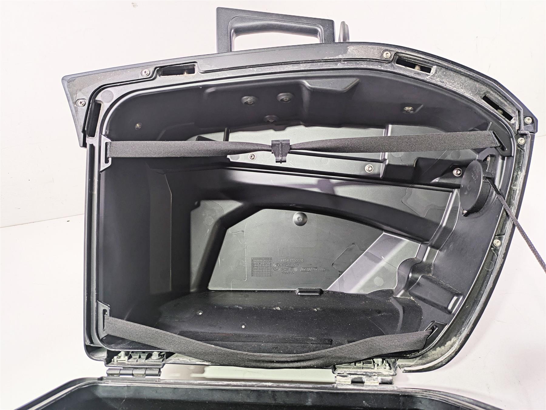 2016 BMW R1200RT K52 Right Saddlebag Saddle Bag 46547728664 {{ shop.shopifyCountryName }} - Mototech271