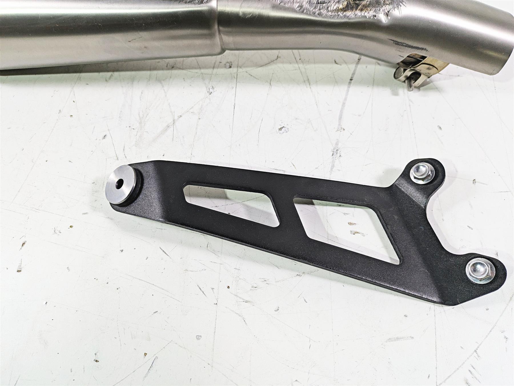 2020 Triumph Daytona 765 Moto2 Arrow Exhaust Muffler Pipe T2206775 {{ shop.shopifyCountryName }} - Mototech271