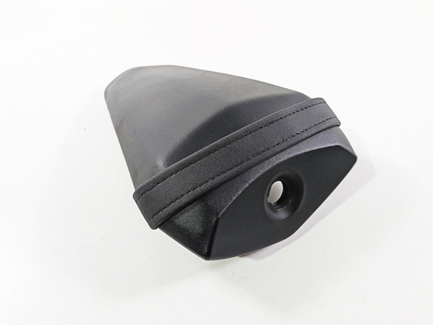 2025 Yamaha YZF R7 Nice Rear Passenger Seat Saddle Pillion BEB-24750-00-00 {{ shop.shopifyCountryName }} - Mototech271