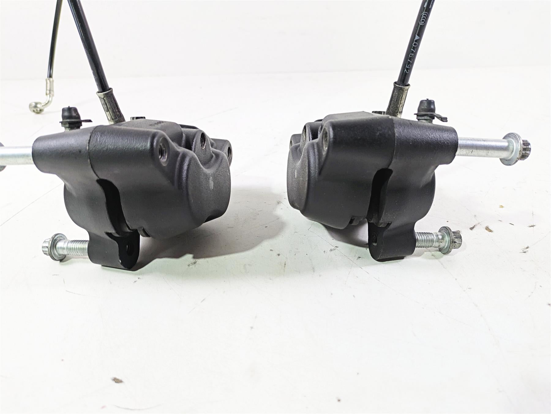 2015 Harley FXDL Dyna Low Rider Front Brake Caliper Set 41300001 41300002 {{ shop.shopifyCountryName }} - Mototech271