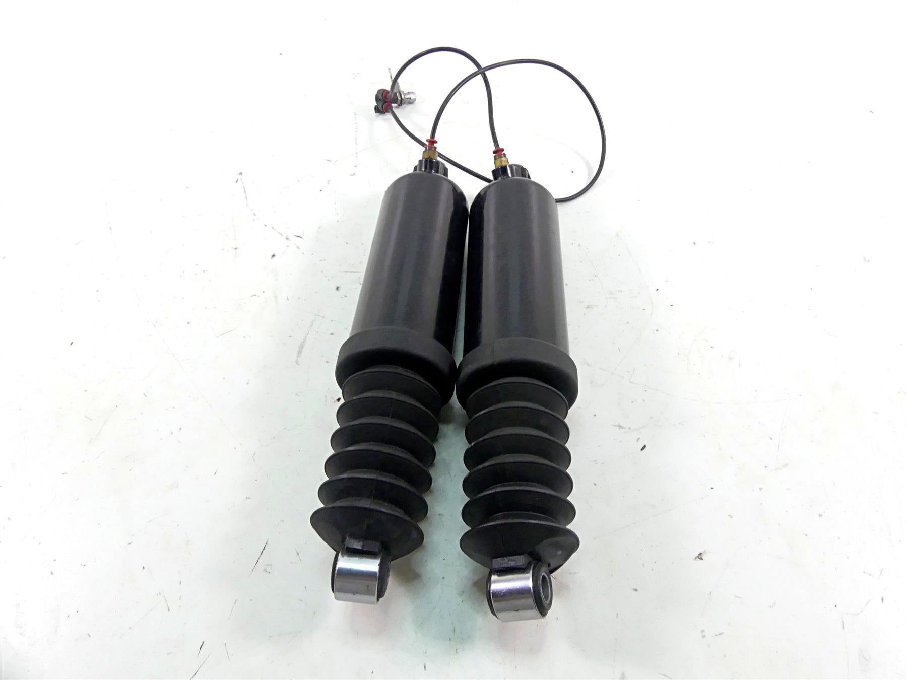 2006 Harley Touring FLHTCU SE E-Glide Rear 13" Air Shock Damper Set 54565-09 {{ shop.shopifyCountryName }} - Mototech271