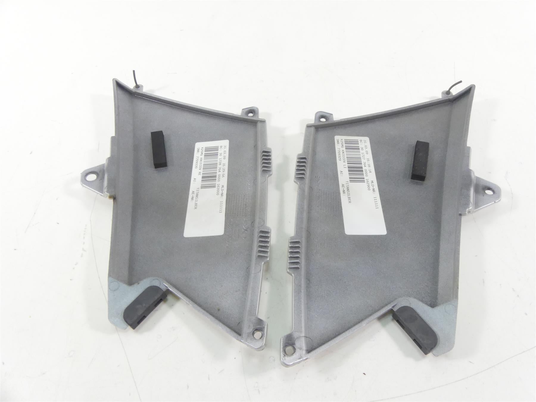 2009 BMW R1200GS K25 Left Right Between Leg Side Cover Fairing Set 46637693433 {{ shop.shopifyCountryName }} - Mototech271