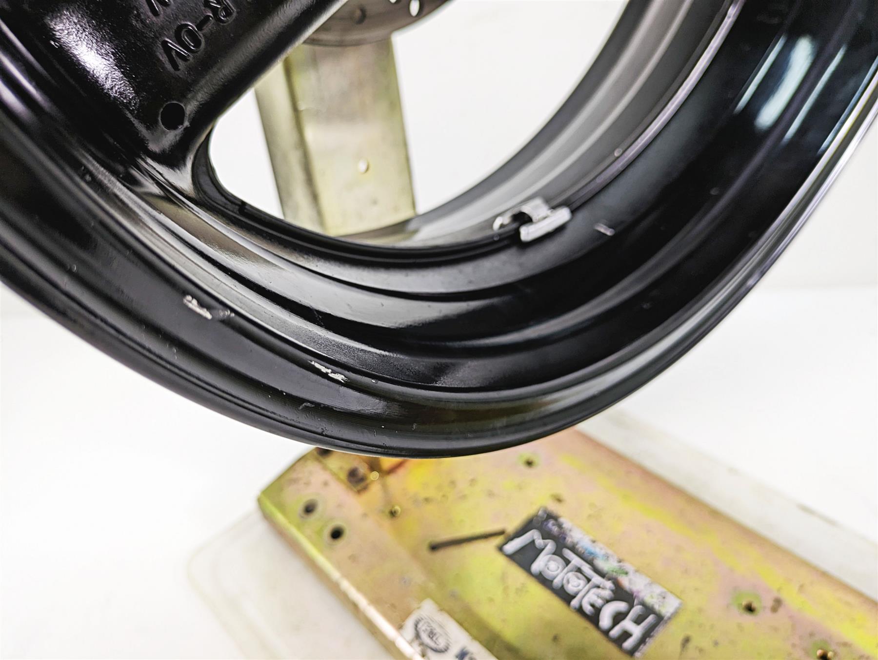 2002 Yamaha FZ1 FZS1000 Fazer Straight 17x5.5 Rear Wheel Rim 5LV-25338-00-33 {{ shop.shopifyCountryName }} - Mototech271