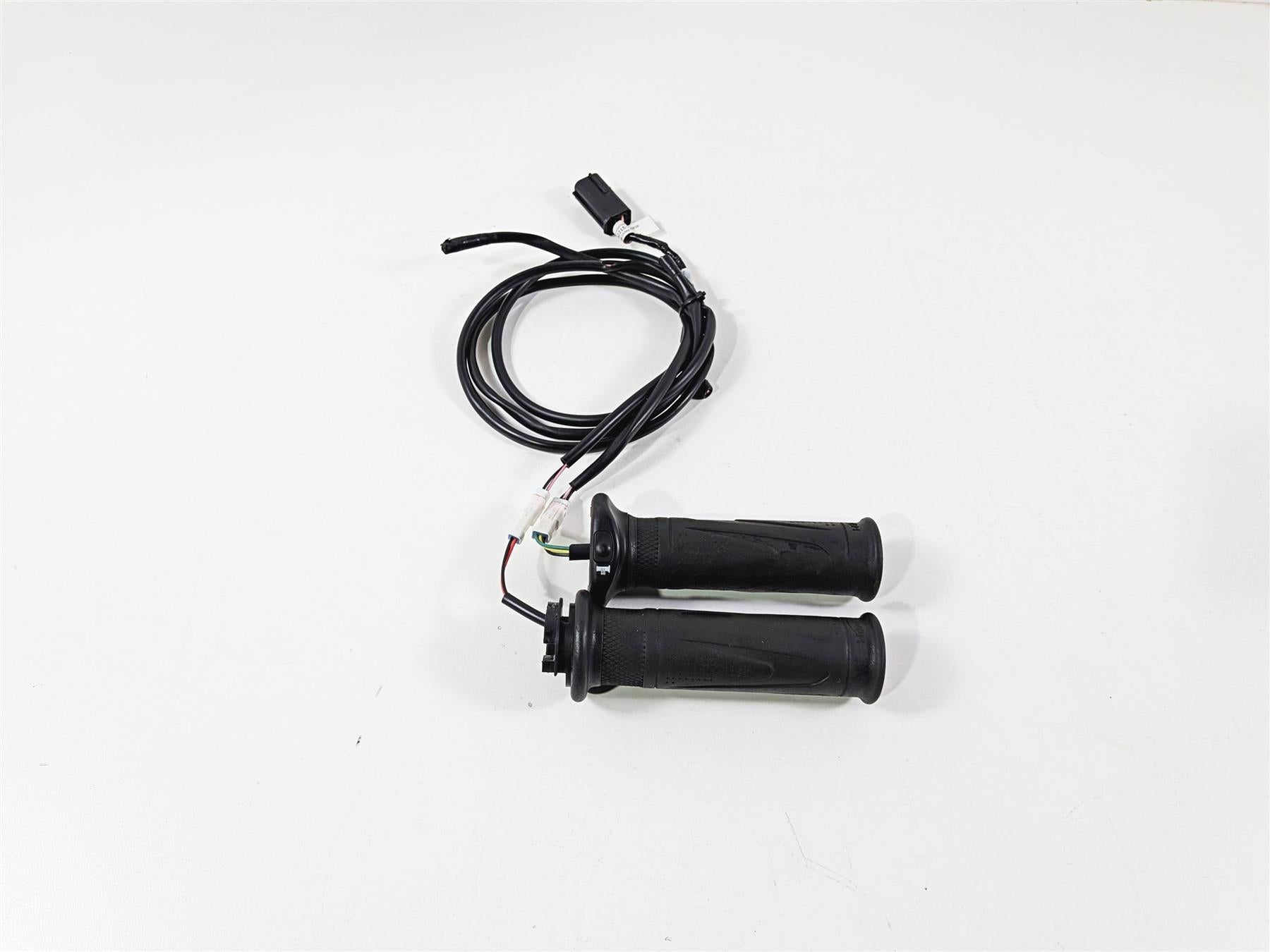 2022 Triumph Tiger 900 GT Pro Left Right Heated Hand Grip Heater Set T2042078 {{ shop.shopifyCountryName }} - Mototech271