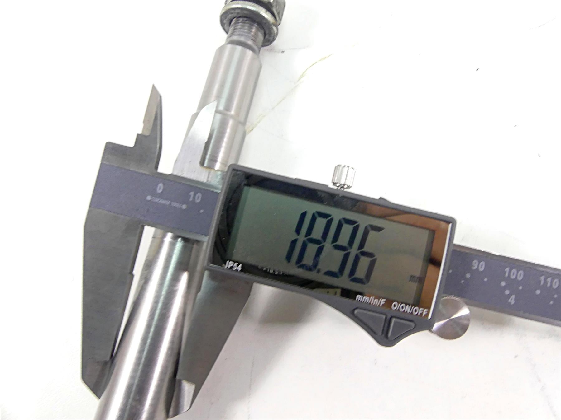 2005 Harley Sportster XL1200 C Straight Front Axle Wheel Spindle 3/4" 43895-00 {{ shop.shopifyCountryName }} - Mototech271