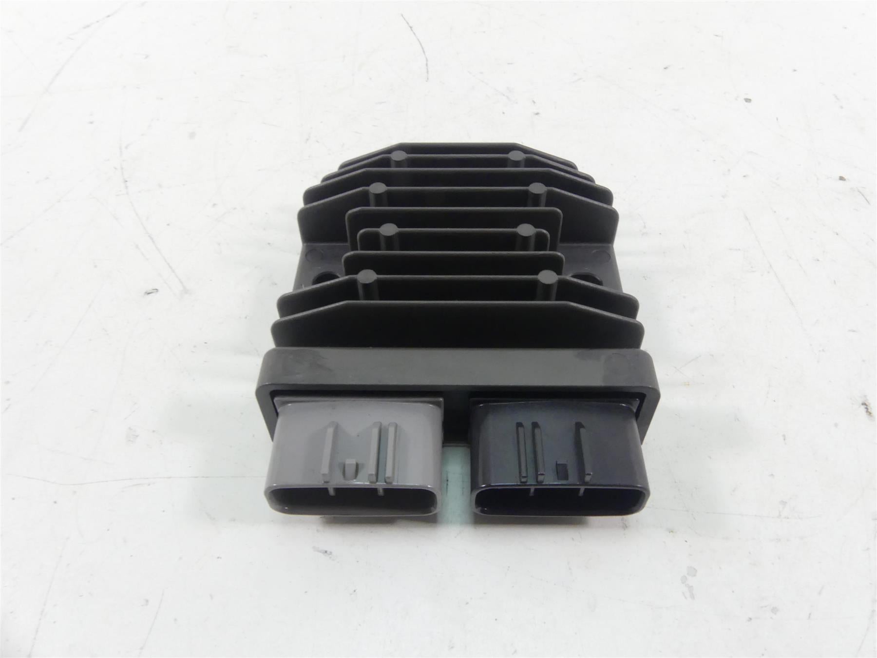 2017 Triumph Thruxton 1200R Rectifier Voltage Regulator T1300679 FH020AA {{ shop.shopifyCountryName }} - Mototech271