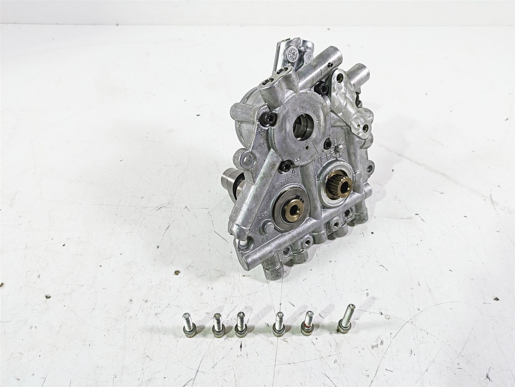 2015 Harley Touring FLHXS Street Glide Cam Shaft Chest + Oil Pump 25358-06A {{ shop.shopifyCountryName }} - Mototech271