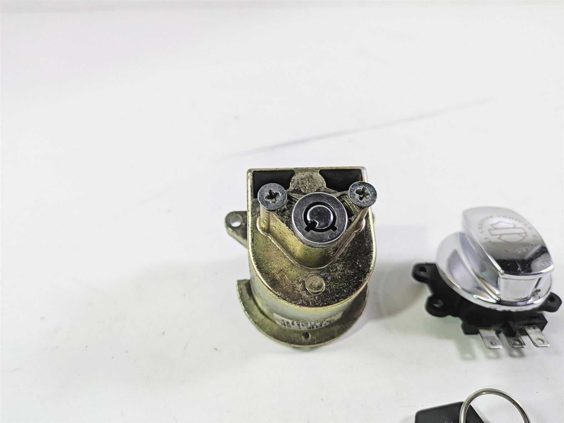 2007 Harley Touring FLHRSE CVO Road King Ignition Switch Fork Lock Set 53461-07 {{ shop.shopifyCountryName }} - Mototech271