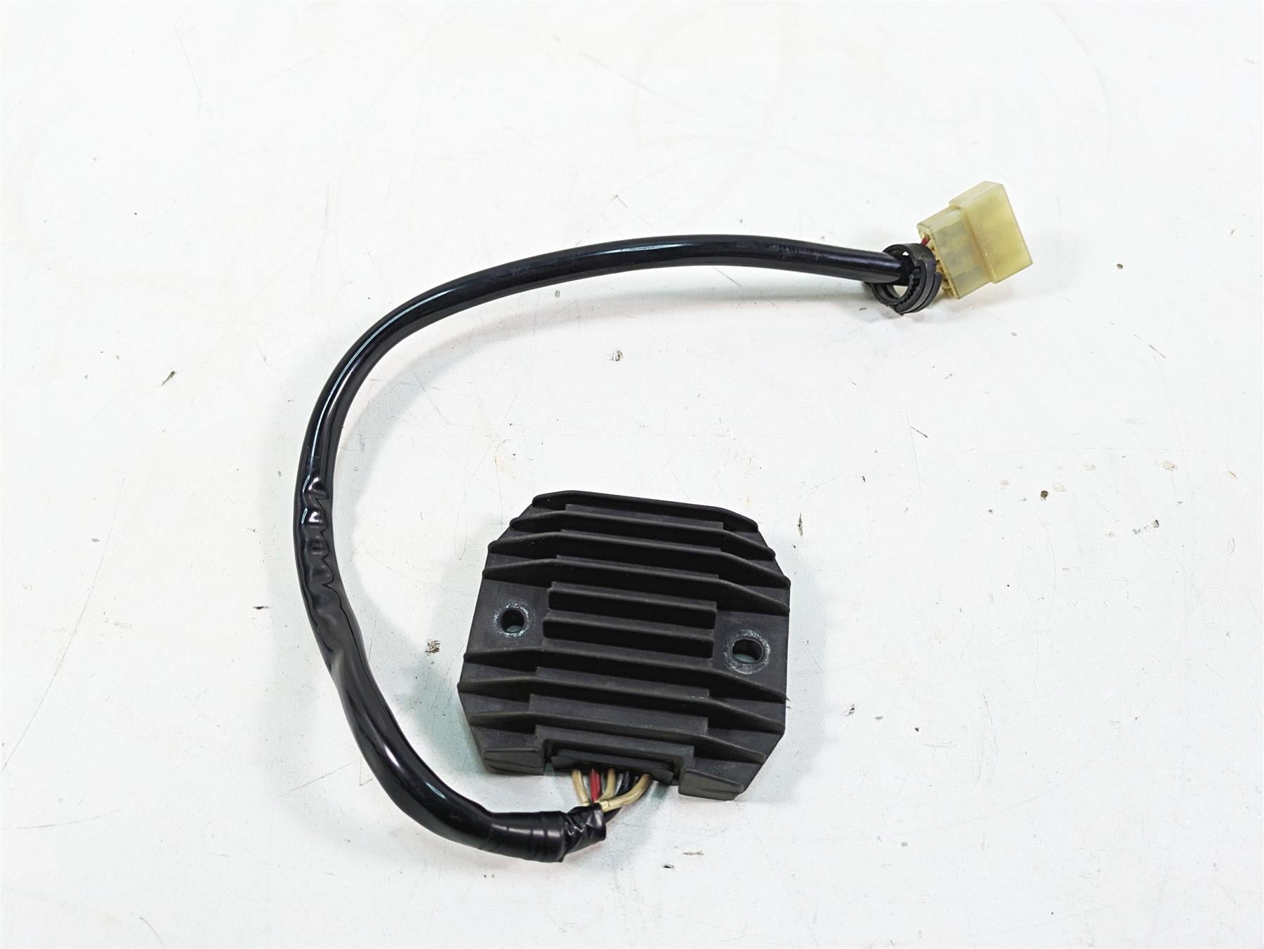 2002 Yamaha FZ1 FZS1000 Fazer Rectifier Voltage Regulator SH650C 5FL-81960-00-00 {{ shop.shopifyCountryName }} - Mototech271