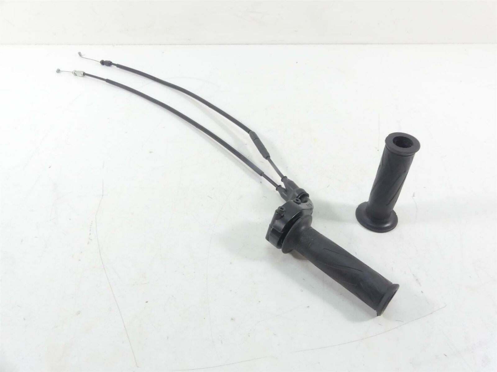 2020 Yamaha VMX17 1700 Throttle Accelerate Cable Grip Grab Set 4YR-26240-02-00 {{ shop.shopifyCountryName }} - Mototech271
