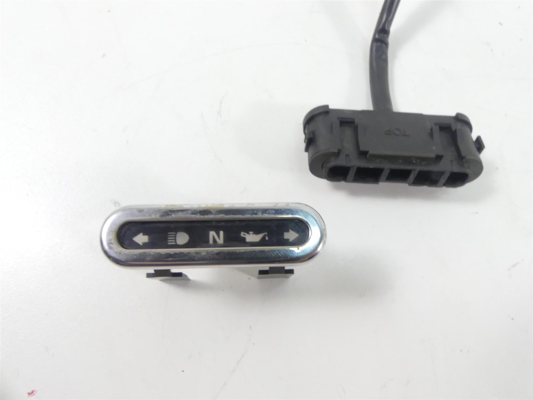 2010 Harley Touring FLHX Street Glide Indicator Blinker Oil Lights 68789-96 {{ shop.shopifyCountryName }} - Mototech271