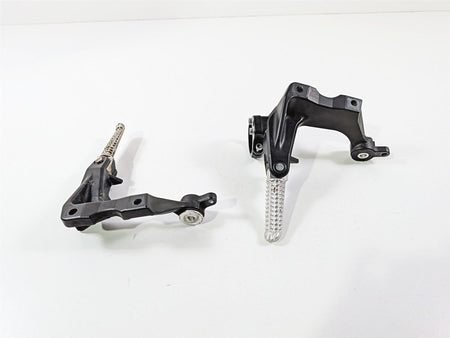 2009 Yamaha VMX17 V-Max 1700 Rear Passenger Footpeg Set - Read 2S3-27430-00-00-Mototech271