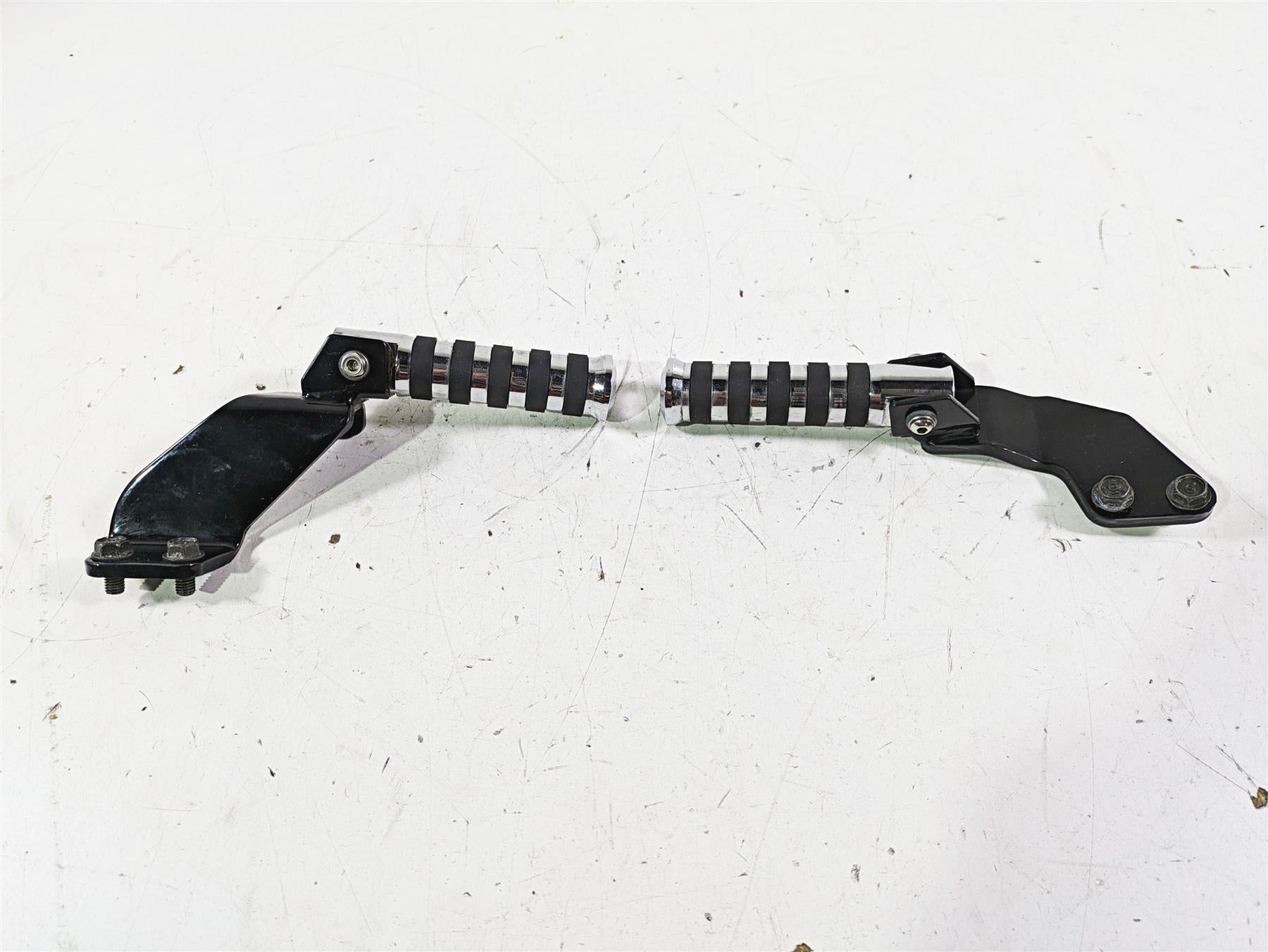 2002 Honda VTX1800 Retro Rear Passenger Footpeg Set 50680-MCV-000 50685-MCV-000 {{ shop.shopifyCountryName }} - Mototech271