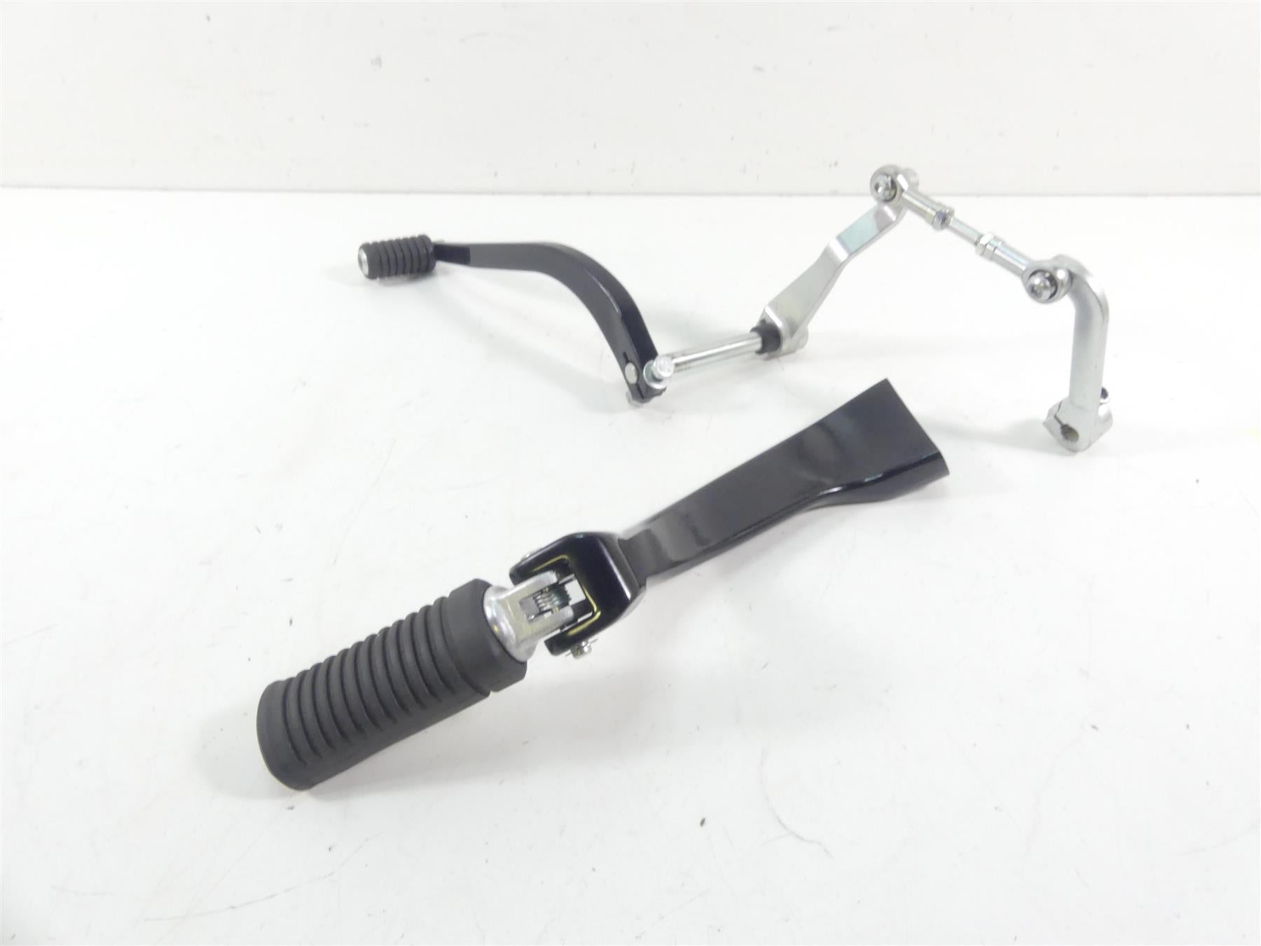 2021 Harley Softail FXBBS 114 Street Bob Left Foot Peg + Shift Lever 50500603 {{ shop.shopifyCountryName }} - Mototech271
