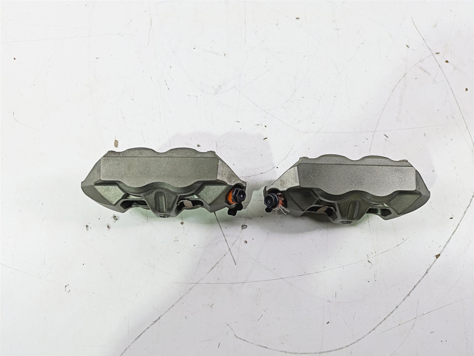 2019 Triumph Speed Triple RS 1050 Brembo M4 Front Brake Calipers 100mm T2023530 {{ shop.shopifyCountryName }} - Mototech271