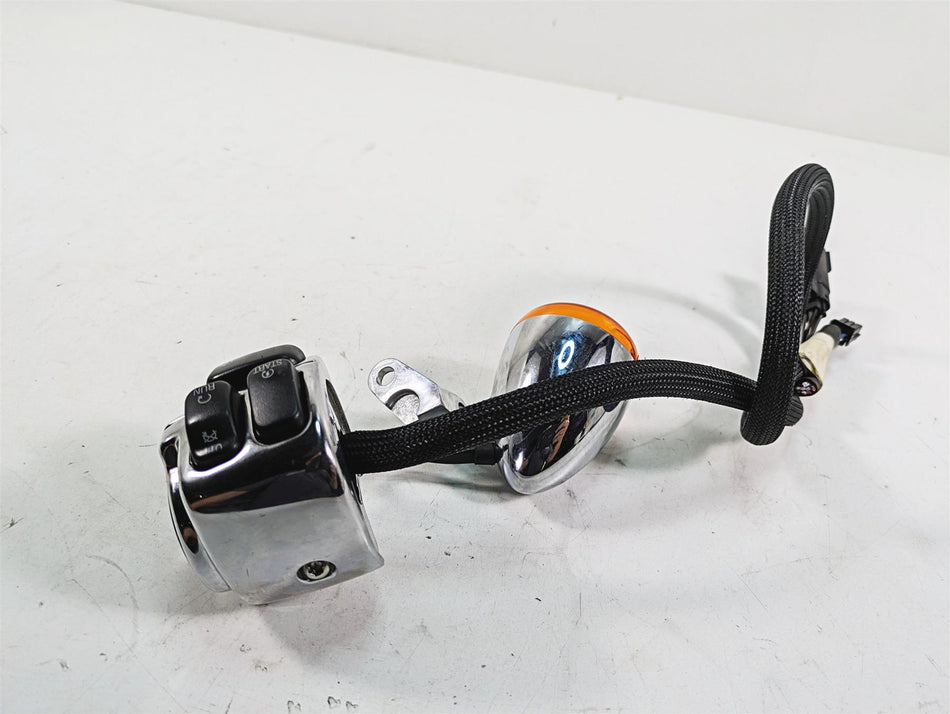 2009 Harley Dyna FXDFSE CVO Fat Bob Right Control Switch + Blinker Read 71684-06 {{ shop.shopifyCountryName }} - Mototech271