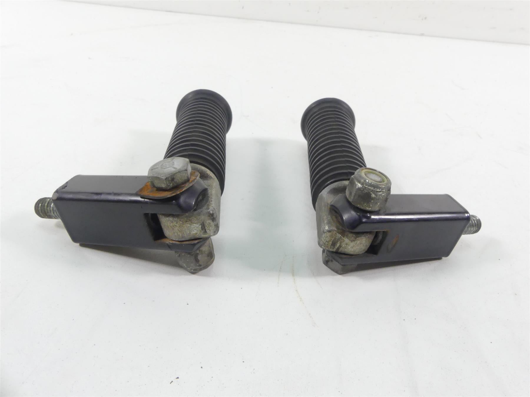 1999 Harley Davidson Sportster XL1200 Rear Passenger Foot Peg Set 50615-83 {{ shop.shopifyCountryName }} - Mototech271