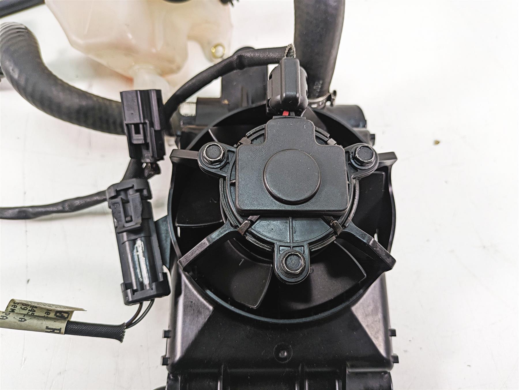 2014 Harley Touring FLHTK Electra Glide Right Radiator Fan Set 26800005 {{ shop.shopifyCountryName }} - Mototech271