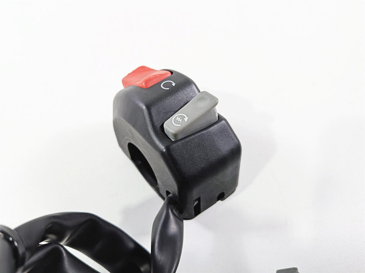 2008 Yamaha YZF R1 RN19 Right Hand Control Switch Start Stop 4C8-83975-00-00 {{ shop.shopifyCountryName }} - Mototech271