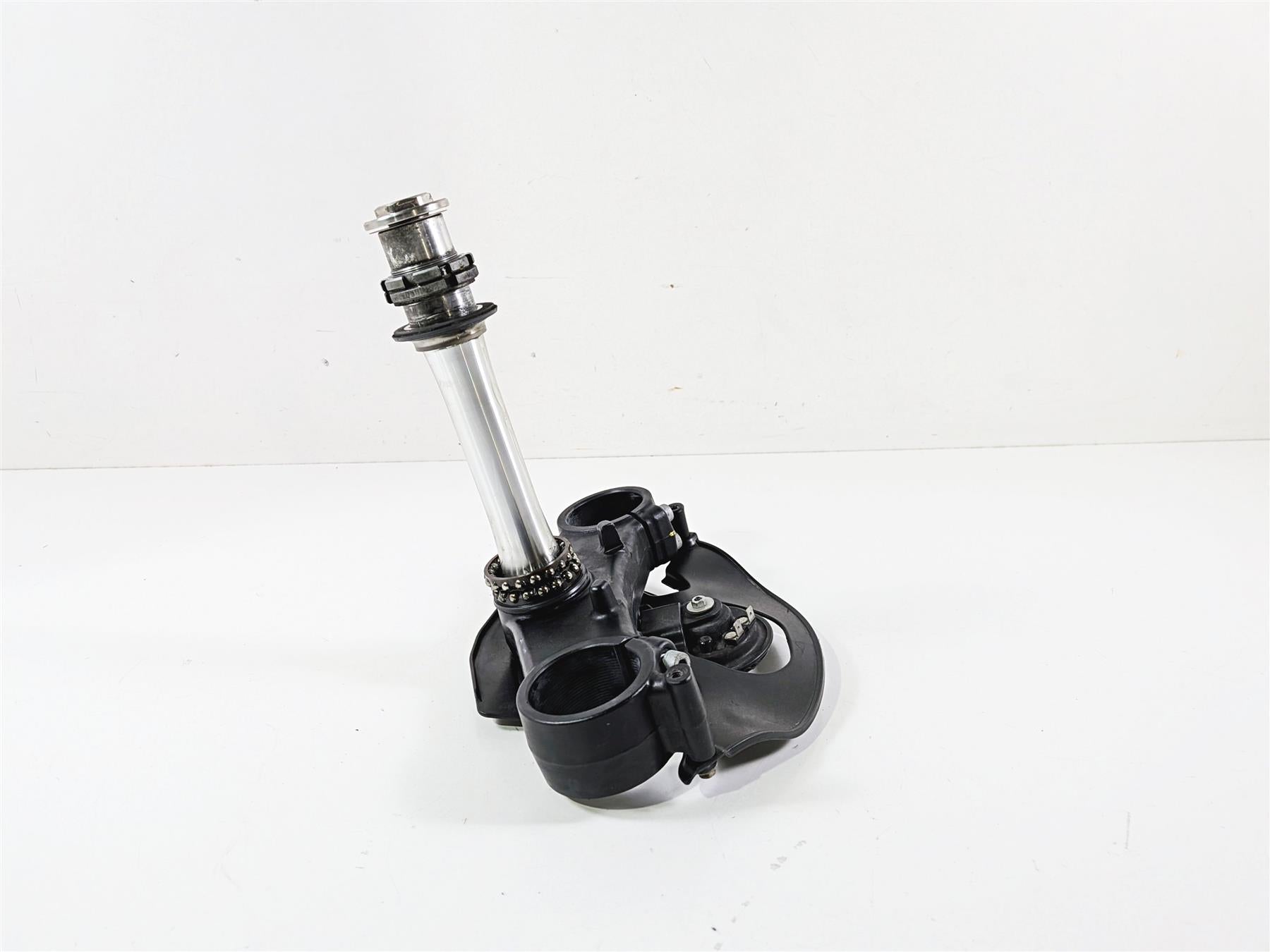 2018 Aprilia RSV4 RR Lower Triple Tree Steering Clamp 2B003923 848736 890848 {{ shop.shopifyCountryName }} - Mototech271