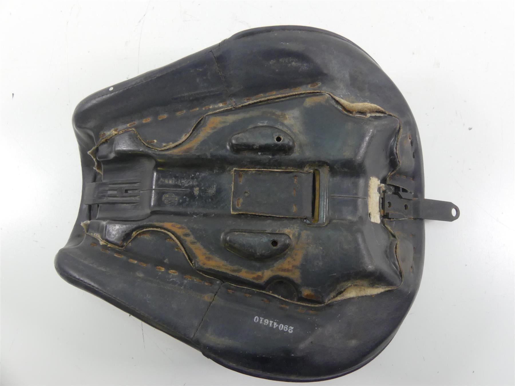 2011 Harley FXDWG Dyna Wide Glide Rider Driver Solo Seat Saddle - Read 51503-10 {{ shop.shopifyCountryName }} - Mototech271
