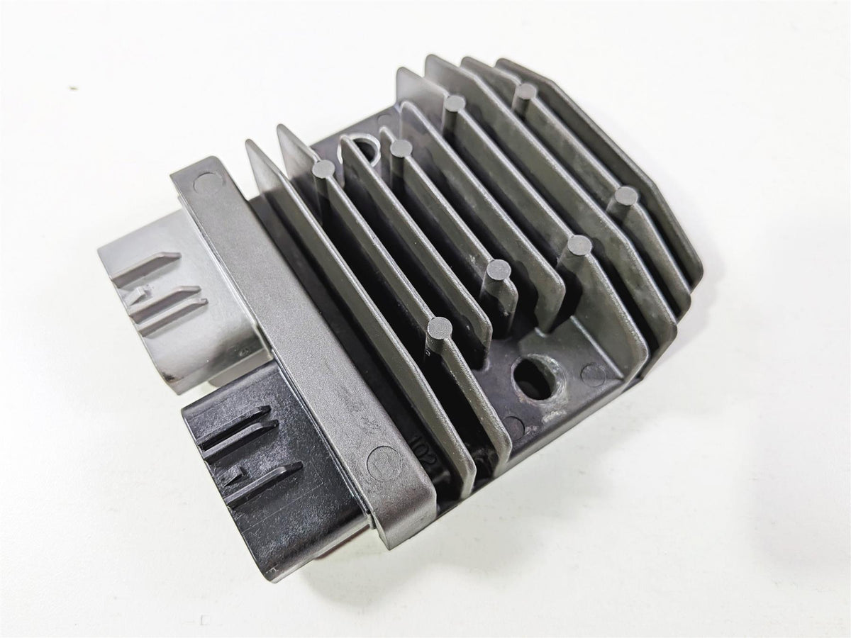 2019 Triumph Speed Triple RS 1050 Rectifier Voltage Regulator T1300675 FH020AA {{ shop.shopifyCountryName }} - Mototech271